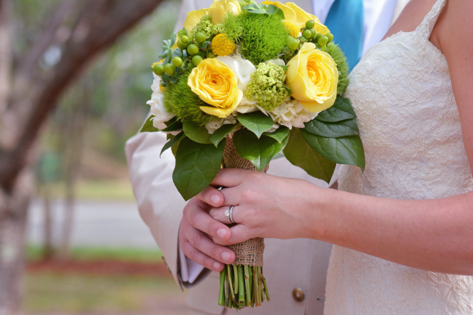 wedding-yellow-roses-bride-dunstable-ma