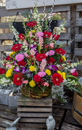 Rose_of_Sharon_Dunstable_Flowers_funeral basket
