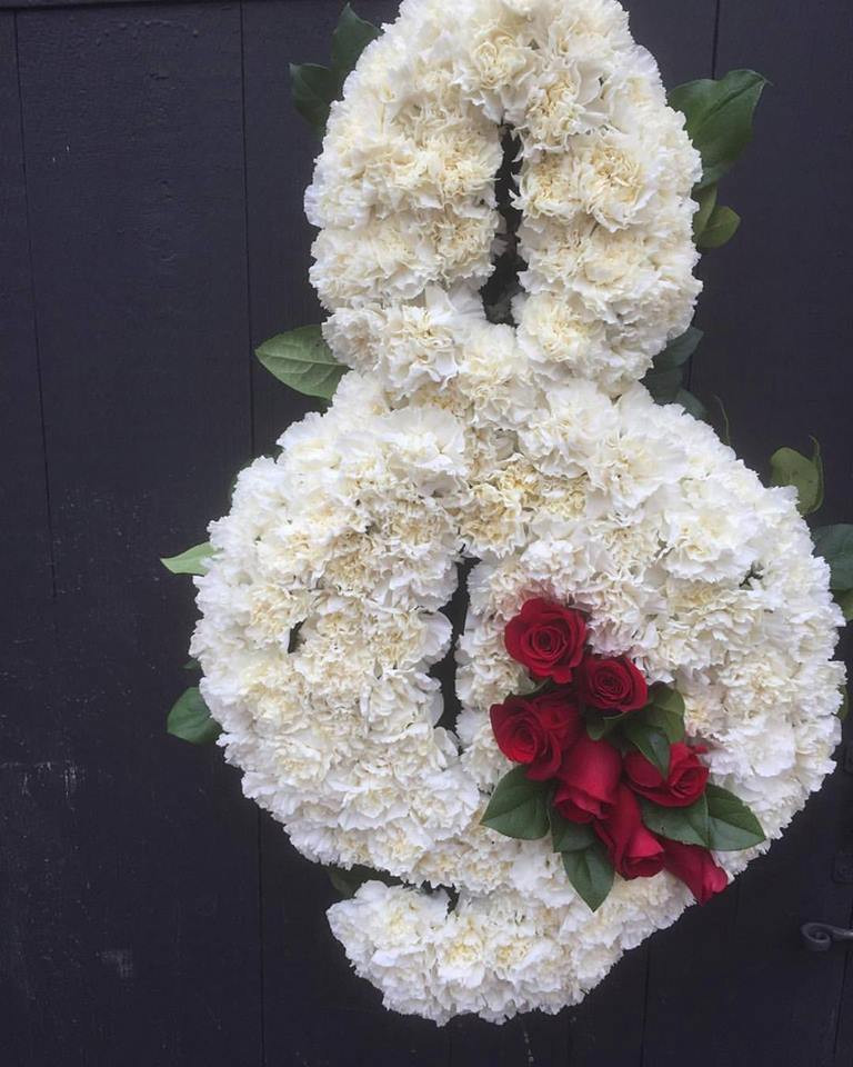 Rose_of_Sharon_Dunstable_Flowers_Sympathy_Wreath_white
